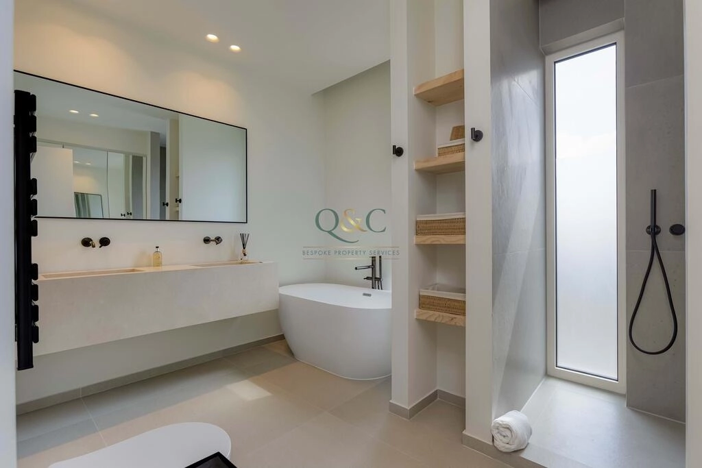 Villa com 3 quartos à venda em Santa Bárbara de Nexe Villa com 3 quartos à venda em Santa Bárbara de Nexe
