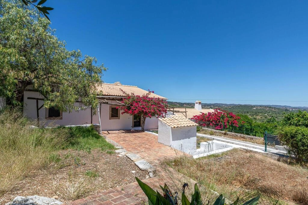 4 Bedroom Villa For Sale in São Brás de Alportel 4 Bedroom Villa For Sale in São Brás de Alportel