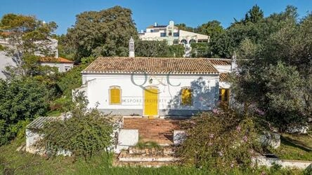 Villa to be renovated For Sale in Loulé (São Clemente)