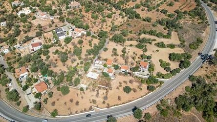 Villa to be renovated For Sale in Querença