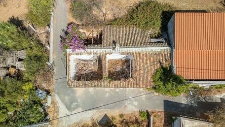 Villa to be renovated For Sale in Querença