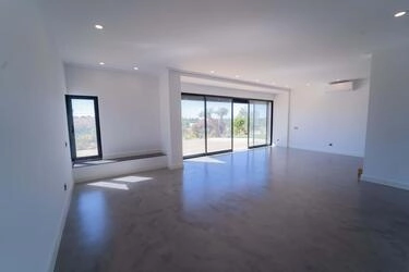 Villa For Sale in Quarteira