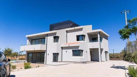 Villa For Sale in Quarteira