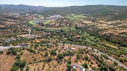 Villa to be renovated à vendre à Querença