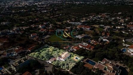Villa to be renovated à venda em Loulé (São Clemente)