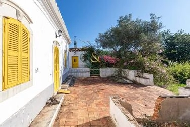 Villa to be renovated à venda em Loulé (São Clemente)