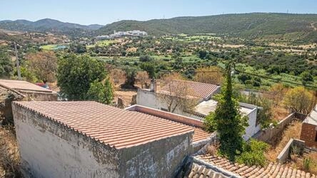 Villa to be renovated à venda em Querença