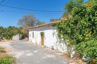 Villa to be renovated à venda em Querença