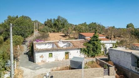 Villa to be renovated à venda em Querença