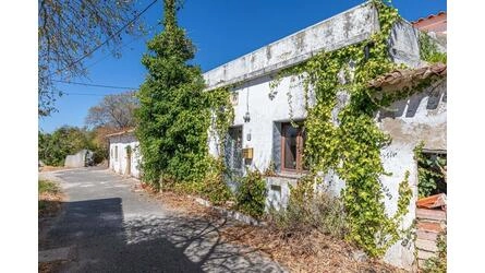 Villa to be renovated à venda em Querença