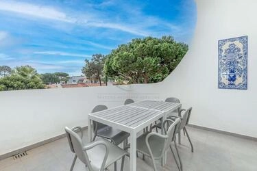 3 Bedroom Apartment For Sale in Almancil