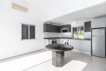 3 Bedroom Apartment For Sale in Almancil