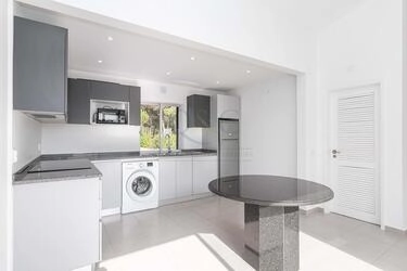 3 Bedroom Apartment For Sale in Almancil
