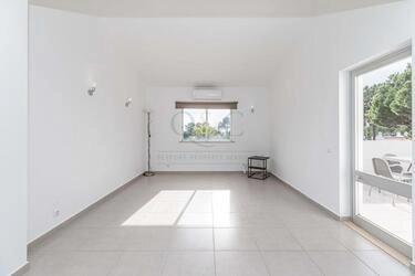 3 Bedroom Apartment For Sale in Almancil