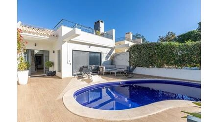 4 Bedroom Semi-detached For Sale in Almancil