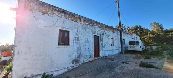 5 Bedroom Farmhouse For Sale in Salir