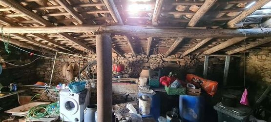 5 Bedroom Farmhouse For Sale in Salir