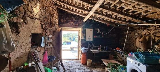 5 Bedroom Farmhouse For Sale in Salir