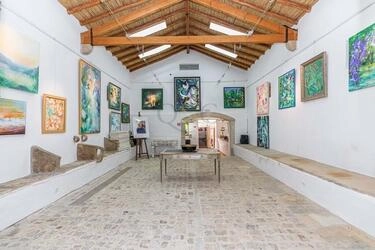 6 Bedroom Farmhouse For Sale in Santa Bárbara de Nexe