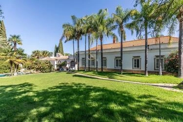 6 Bedroom Farmhouse For Sale in Santa Bárbara de Nexe