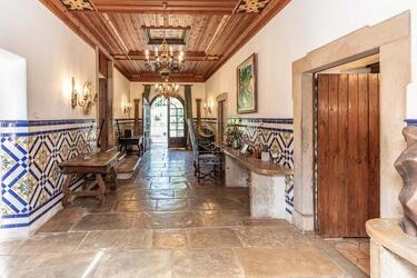 6 Bedroom Farmhouse For Sale in Santa Bárbara de Nexe