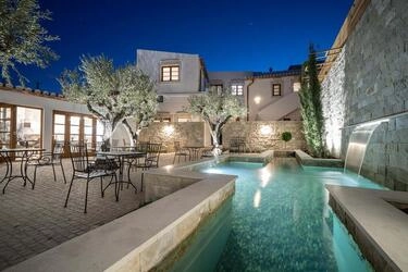 7 Bedroom Building For Sale in Boliqueime