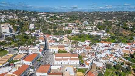 7 Bedroom Building For Sale in Boliqueime