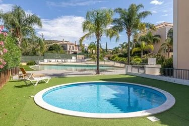 2 Bedroom Apartment For Sale in Santa Bárbara de Nexe