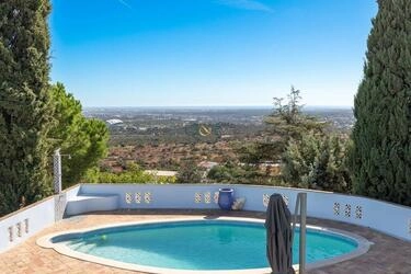 2 Bedroom Villa For Sale in Santa Bárbara de Nexe