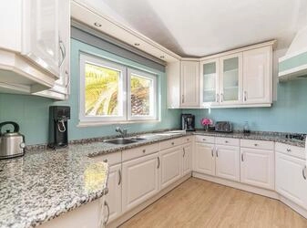 2 Bedroom Villa For Sale in Santa Bárbara de Nexe