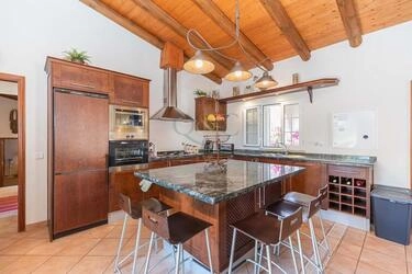 3 Bedroom Villa For Sale in Salir