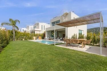 3 Bedroom Villa For Sale in Santa Bárbara de Nexe