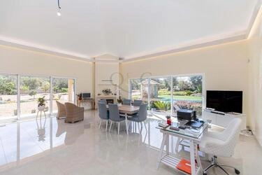 3 Bedroom Villa For Sale in Santa Bárbara de Nexe