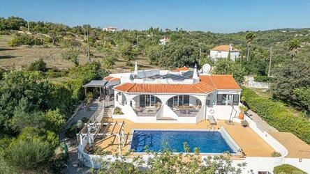 3 Bedroom Villa For Sale in Santa Bárbara de Nexe