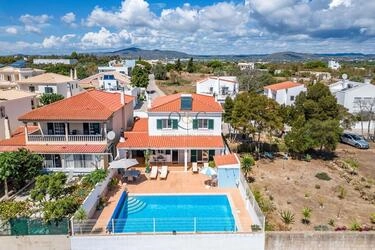 3 Bedroom Villa For Sale in Fuseta