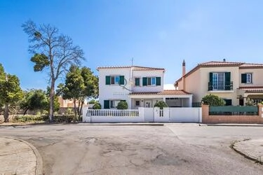 3 Bedroom Villa For Sale in Fuseta