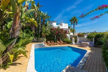 3 Bedroom Villa For Sale in Almancil