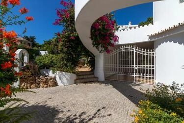 3 Bedroom Villa For Sale in Almancil