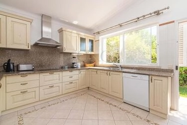 3 Bedroom Villa For Sale in Almancil