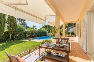 3 Bedroom Villa For Sale in Almancil