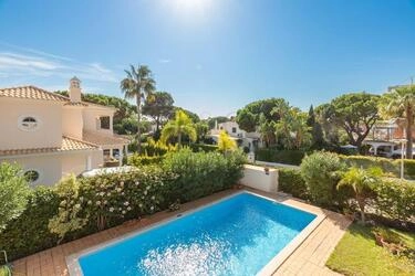 3 Bedroom Villa For Sale in Almancil