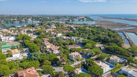 3 Bedroom Villa For Sale in Almancil