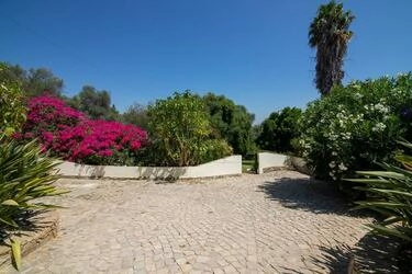 3 Bedroom Villa For Sale in Santa Bárbara de Nexe