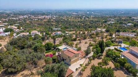 3 Bedroom Villa For Sale in Santa Bárbara de Nexe