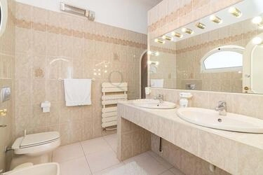 3 Bedroom Villa For Sale in Santa Bárbara de Nexe