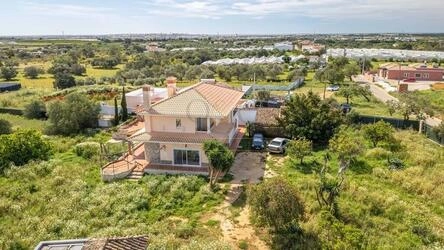 3 Bedroom Villa For Sale in Santa Bárbara de Nexe