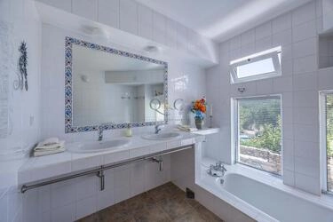3 Bedroom Villa For Sale in Santa Catarina da Fonte do Bispo