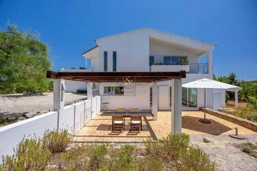 3 Bedroom Villa For Sale in Santa Catarina da Fonte do Bispo