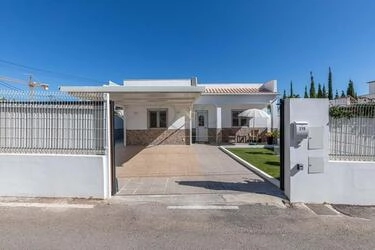 3 Bedroom Villa For Sale in Almancil