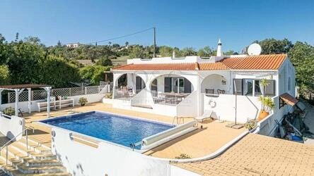 Villa com 3 quartos à venda em Santa Bárbara de Nexe